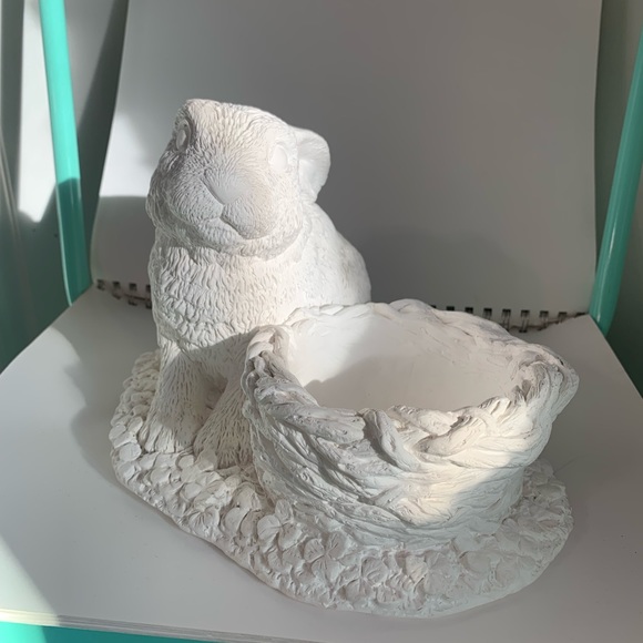 Vintage 1992 Accents Unlimited Bunny & Basket in Clover Unpainted Ceramic - Picture 2 of 8